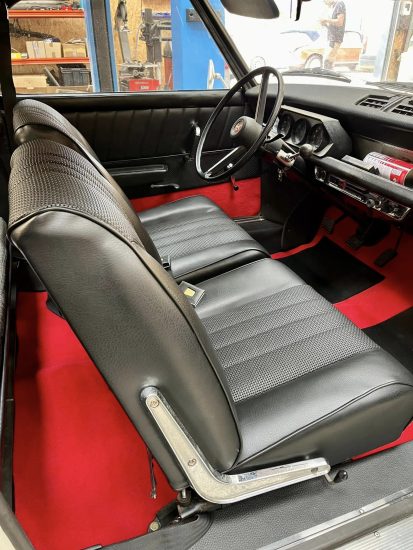 RESTAURATION SELLERIE PEUGEOT 204 CABRIOLET